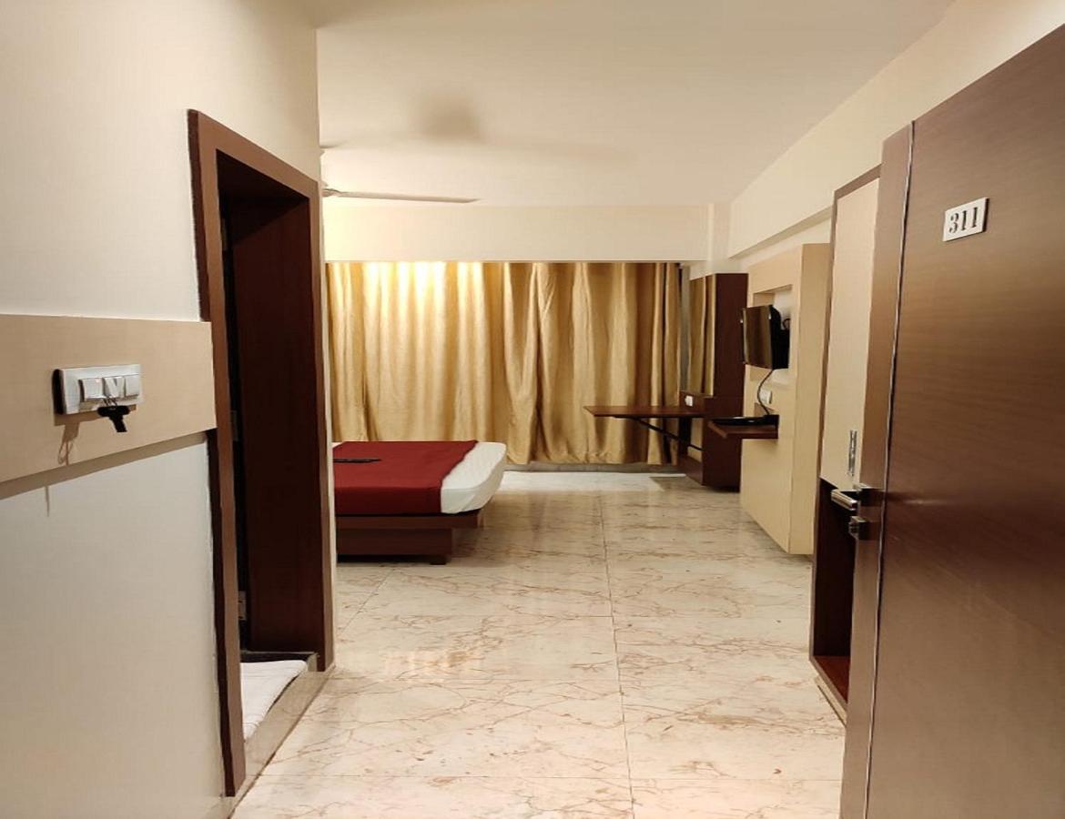 Fabhotel Spring Inn - Nr Borivali Station Mālād Exteriör bild