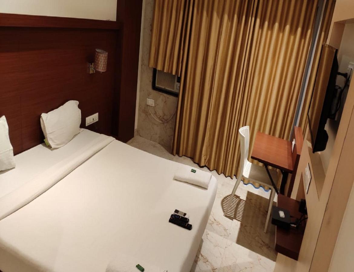 Fabhotel Spring Inn - Nr Borivali Station Mālād Exteriör bild