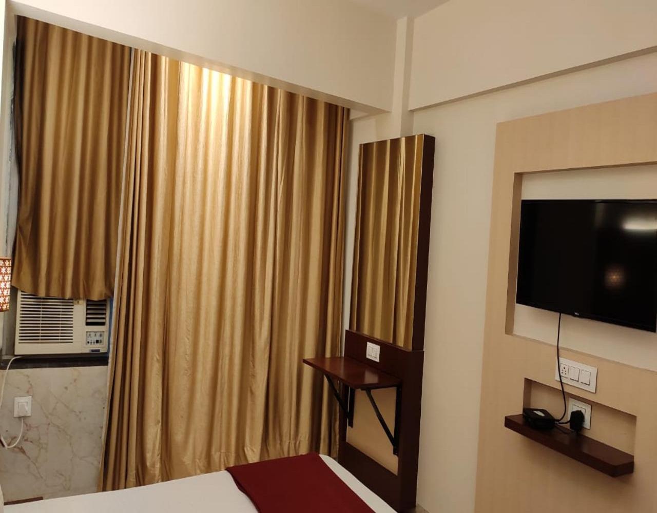 Fabhotel Spring Inn - Nr Borivali Station Mālād Exteriör bild