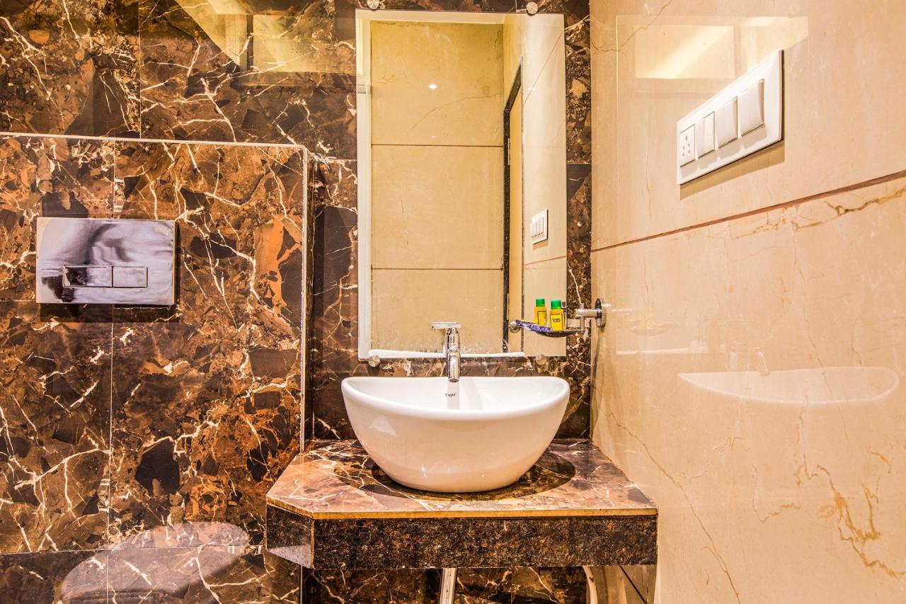 Fabhotel Spring Inn - Nr Borivali Station Mālād Exteriör bild