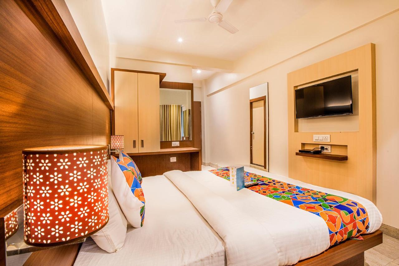 Fabhotel Spring Inn - Nr Borivali Station Mālād Exteriör bild