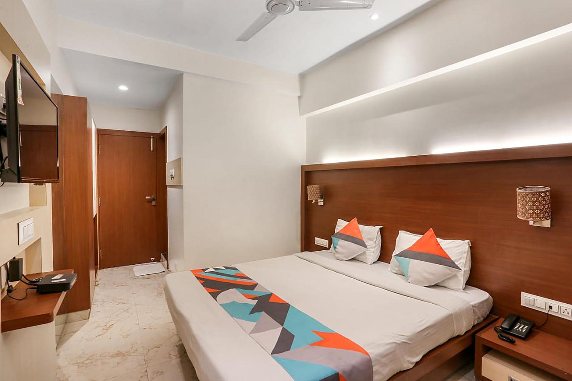 Fabhotel Spring Inn - Nr Borivali Station Mālād Exteriör bild