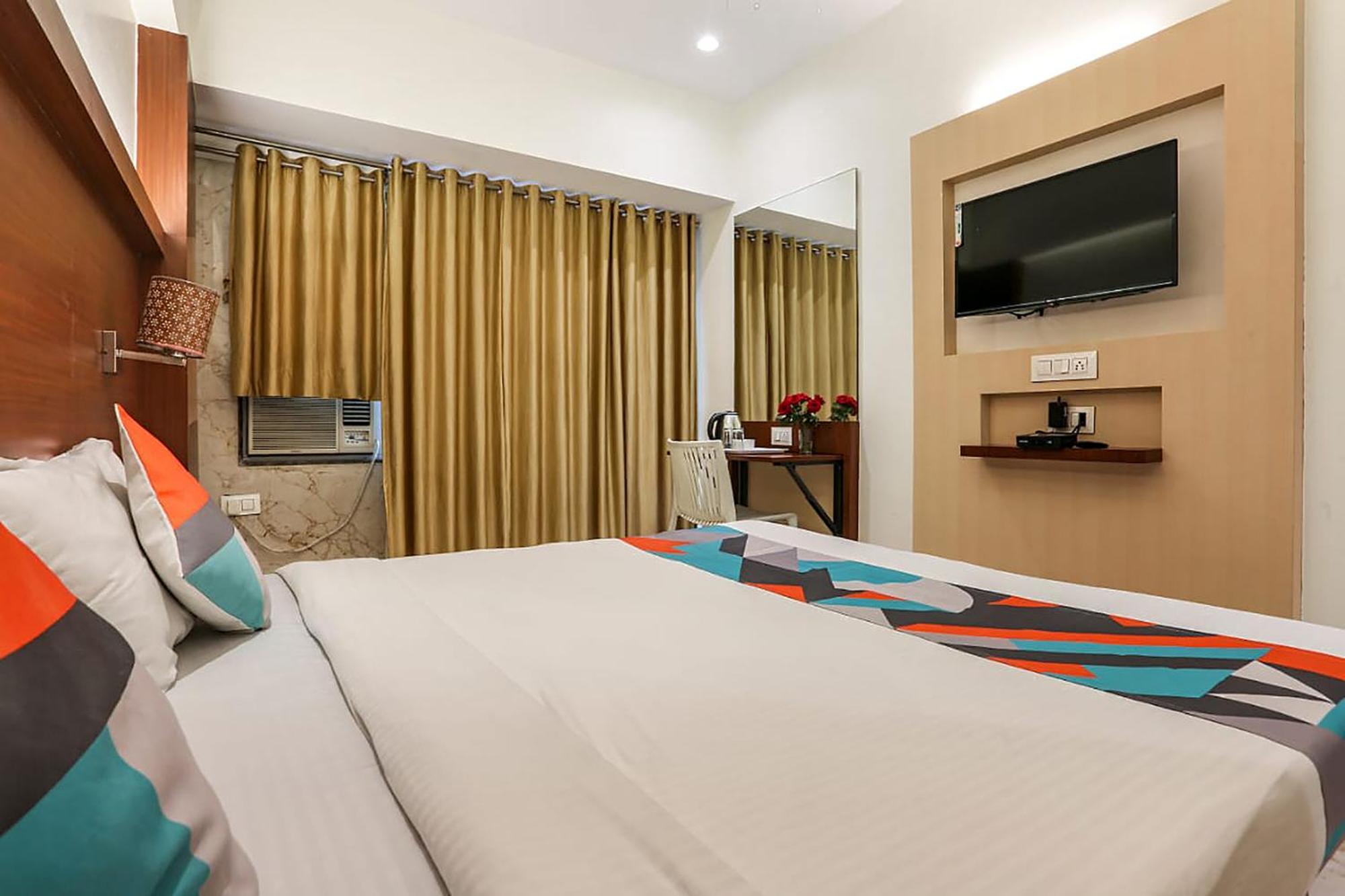 Fabhotel Spring Inn - Nr Borivali Station Mālād Exteriör bild
