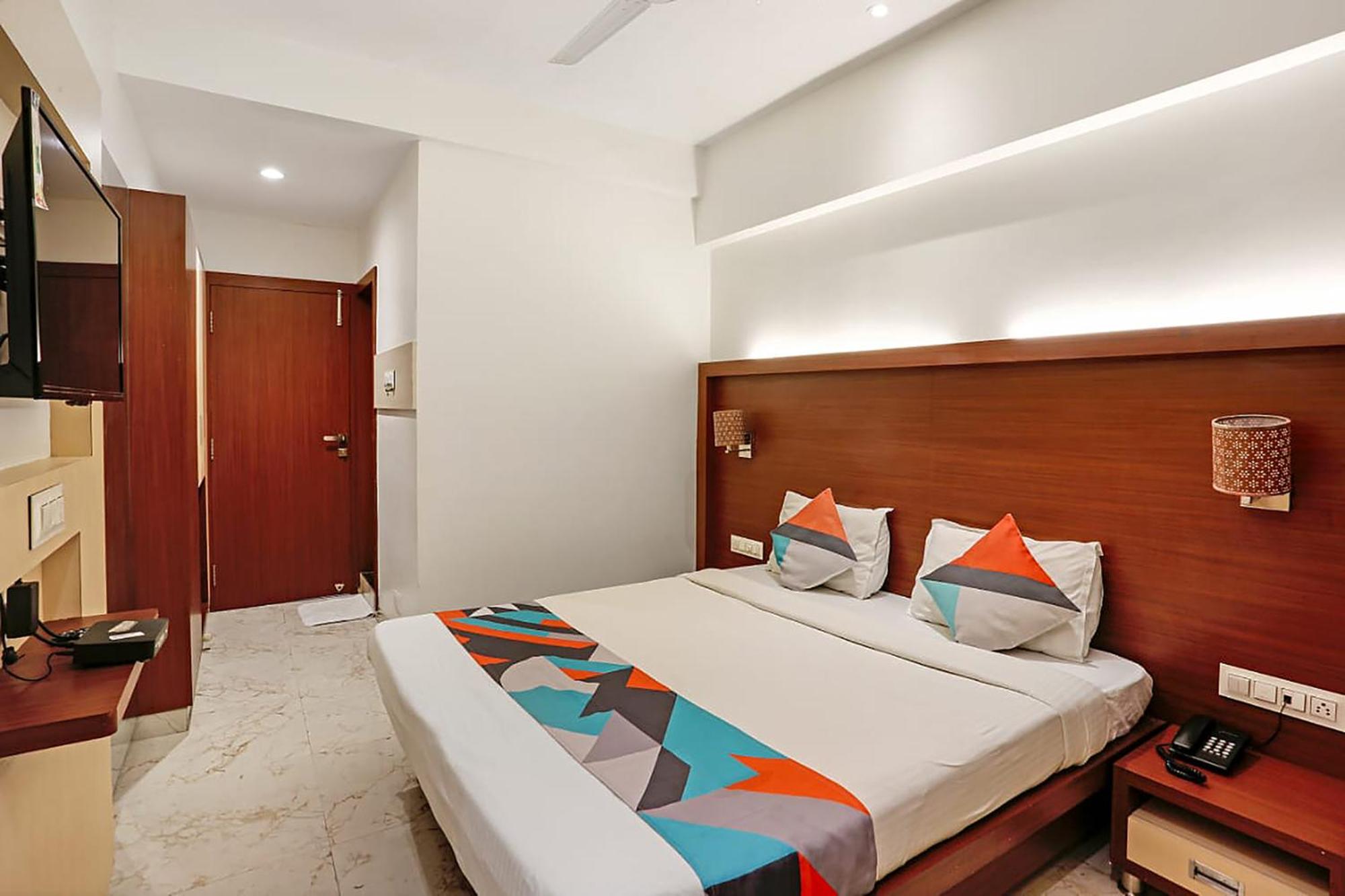 Fabhotel Spring Inn - Nr Borivali Station Mālād Exteriör bild